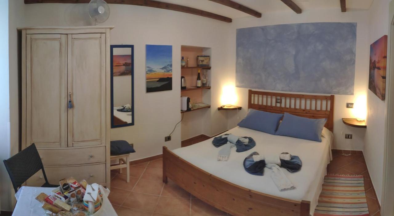 Отель Pietra Di Mare Biassa Экстерьер фото