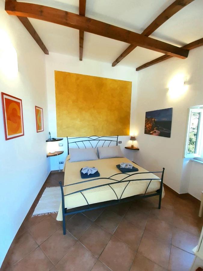 Отель Pietra Di Mare Biassa Экстерьер фото