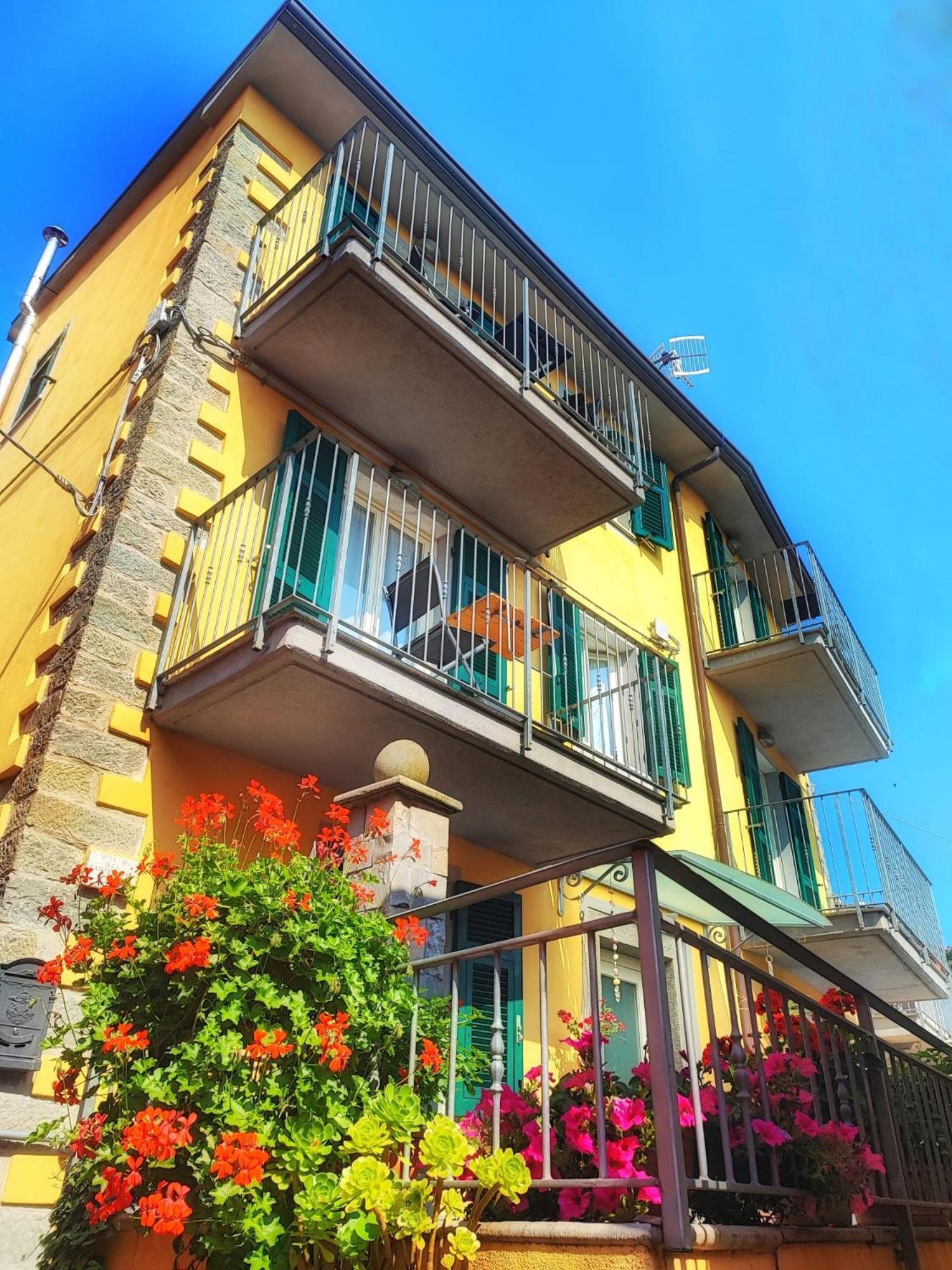 Отель Pietra Di Mare Biassa Экстерьер фото