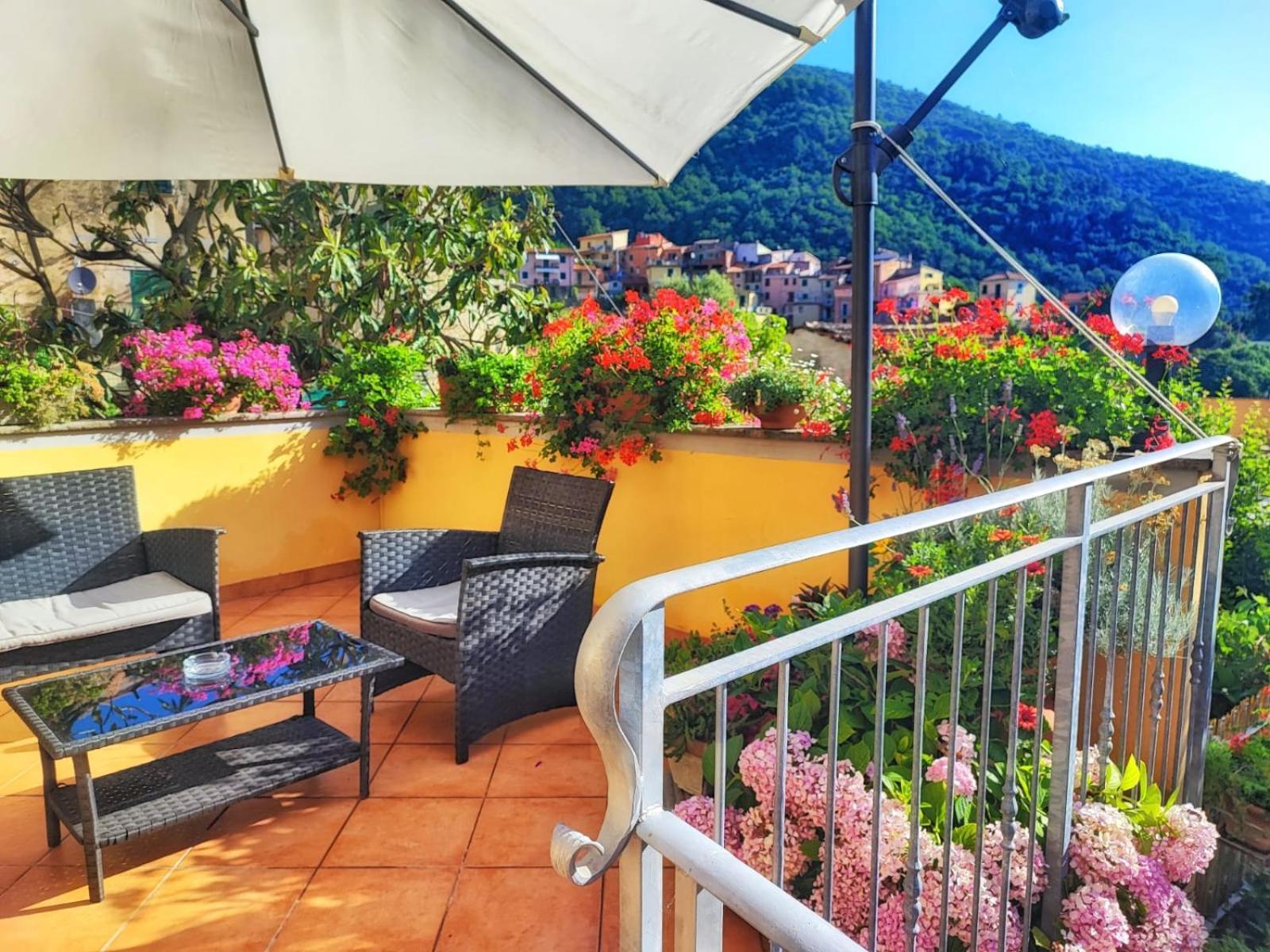 Отель Pietra Di Mare Biassa Экстерьер фото