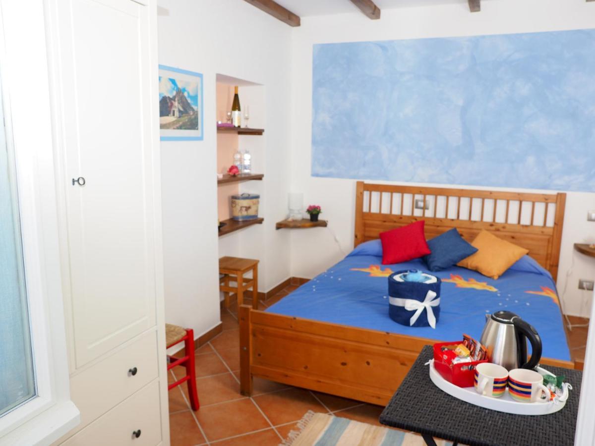 Отель Pietra Di Mare Biassa Экстерьер фото
