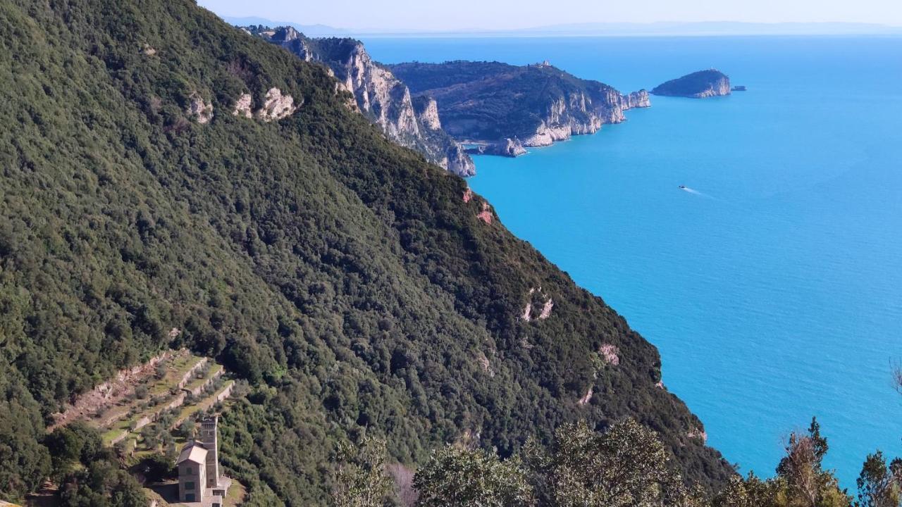 Отель Pietra Di Mare Biassa Экстерьер фото